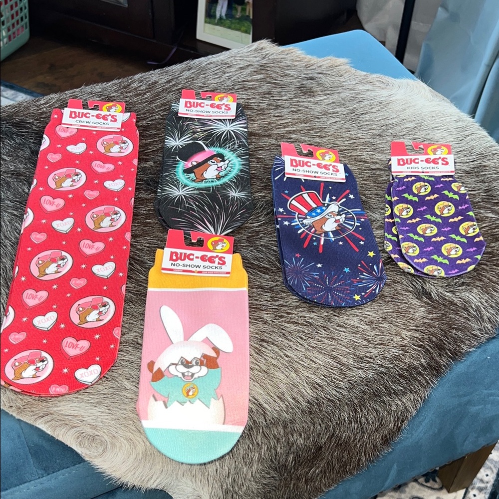 Buc-ee's Women's Colorful No-Show Socks Set